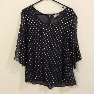Open shoulder dotted top